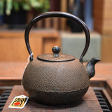 Nambu Ironware, Iron Kettle Maru-gata(Round Style) Nashiji(Japanese Pear Skin Pattern) Arare, 1.1L, Shokado by Traditional Craftsman Shingo Kikuchi