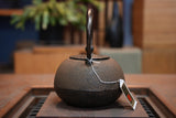 日本南部鐵器 鐵瓶 圓形小菊   1.1L 松鹿堂 傳統工藝士 菊池真吾製作