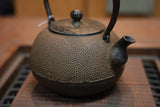 日本南部鐵器 鐵瓶 圓形小菊   1.1L 松鹿堂 傳統工藝士 菊池真吾製作