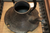 日本南部鐵器 鐵瓶 富士型 松葉 0.5L 松鹿堂 傳統工藝士 菊池真吾製作