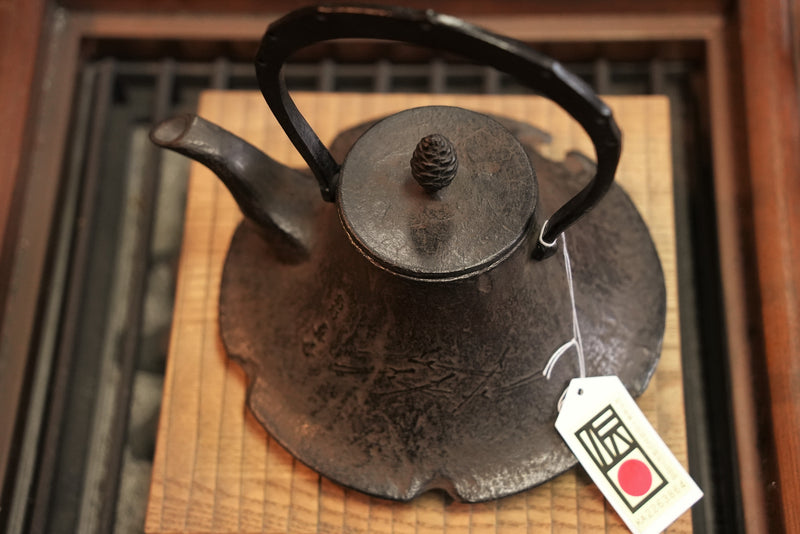 Nambu Ironware, Iron Kettle, FUJI STYLE , Matsuba 0.5L, Shokado  by Traditional Craftsman Shingo Kikuchi