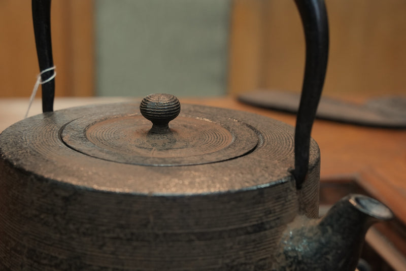 Nambu Ironware, Iron Kettle, KATAITOME, 1.4L, Shokado  by Traditional Craftsman Shingo Kikuchi