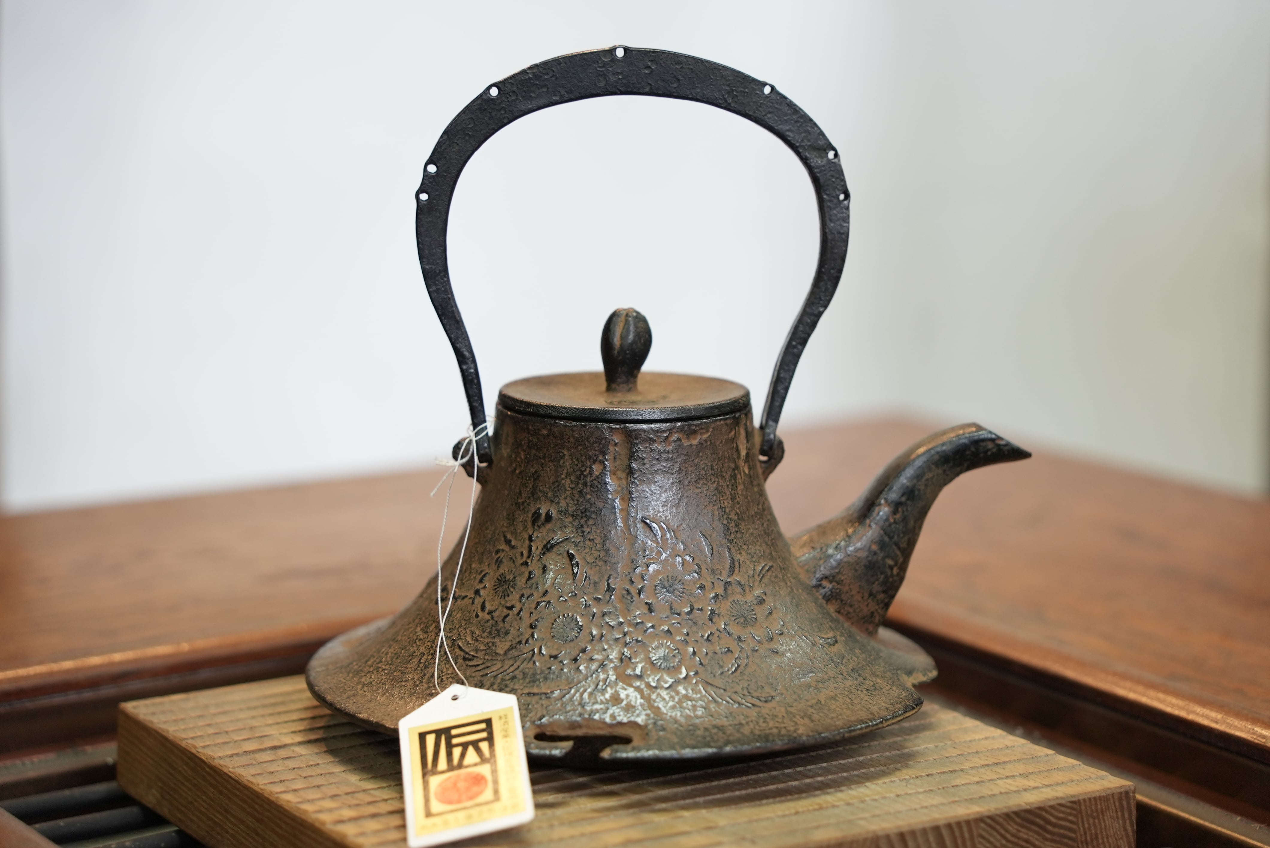 Ikenaga Ironworks: Nambu Cast Iron Tea Kettle Nozomi - Induction Heati –