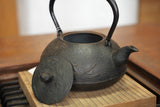 日本南部鐵器 鐵瓶 寶珠形 松葉 1.4L 松鹿堂 傳統工藝士 菊池真吾製作