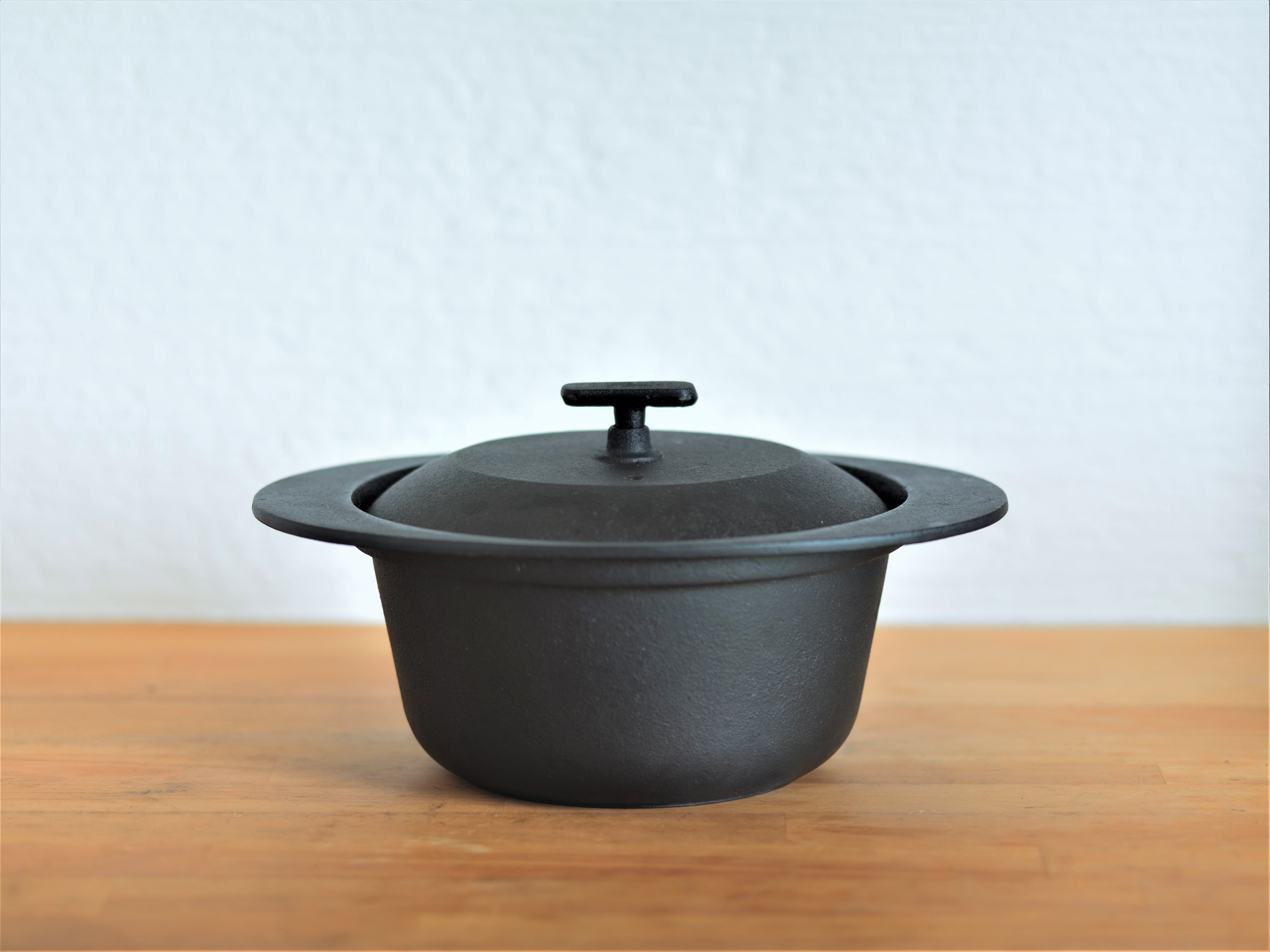 Wholesale Large Oval Black Cast Iron Stock Pot Dutch Oven Soup