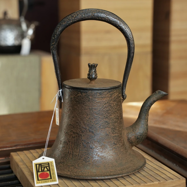 Nambu Ironware, Iron Kettle, FUJI STYLE PINE, 0.7L, Shokado  by Traditional Craftsman Shingo Kikuchi