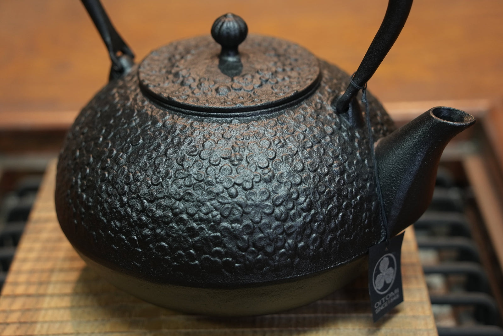 日本南部铁器铁瓶梅丸子黑色1.2L – OITOMI