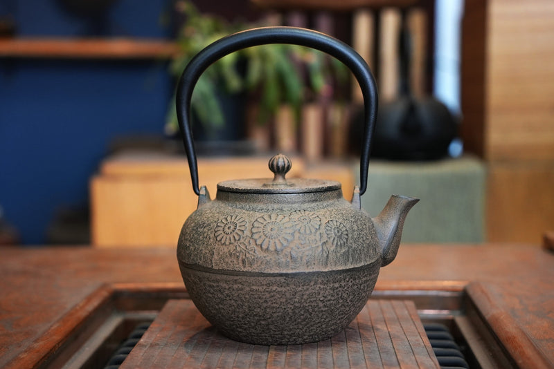 日本南部铁器铁瓶宝德菊0.8L – OITOMI