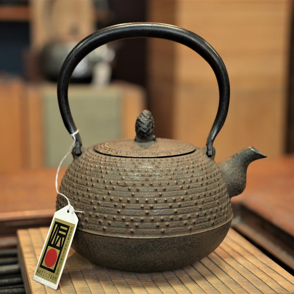 Nambu Ironware, Iron Kettle, MARUGATA UROKO ARARE, 1.1L, Shokado  by Traditional Craftsman Shingo Kikuchi