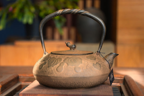 Nambu Ironware, Iron Kettle, HISAGO (Gourd), 1.2L