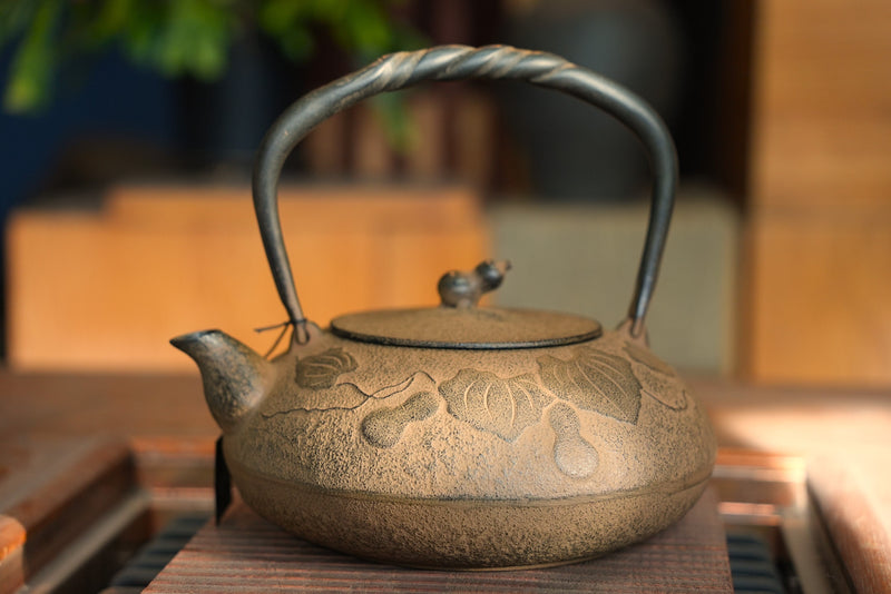 Nambu Ironware, Iron Kettle, HISAGO (Gourd), 1.2L