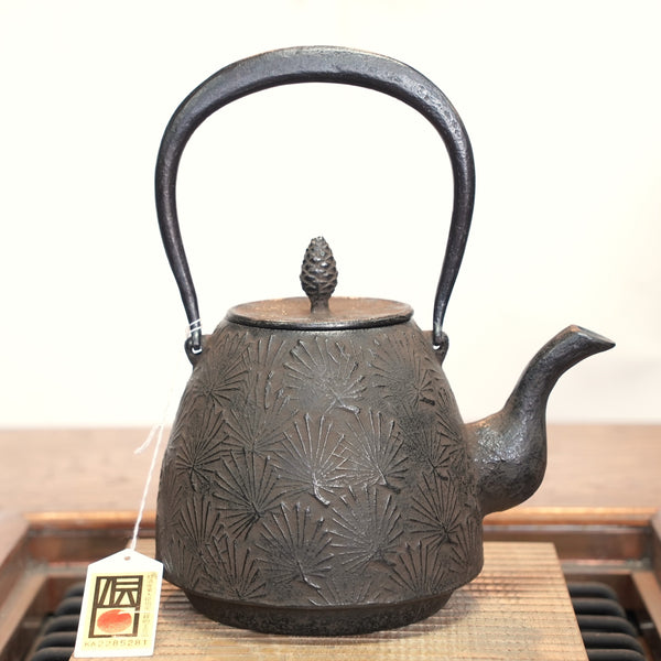 日本南部鐵器 鐵瓶 南部形小松葉 1.3L 松鹿堂 傳統工藝士 菊池真吾製作