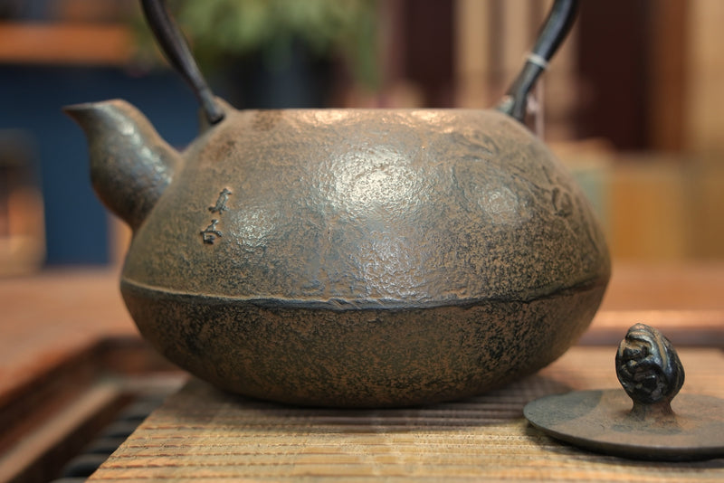 日本南部鐵器 鐵瓶 新寶珠 山茶花 1.4L 松鹿堂 傳統工藝士 菊池真吾製作