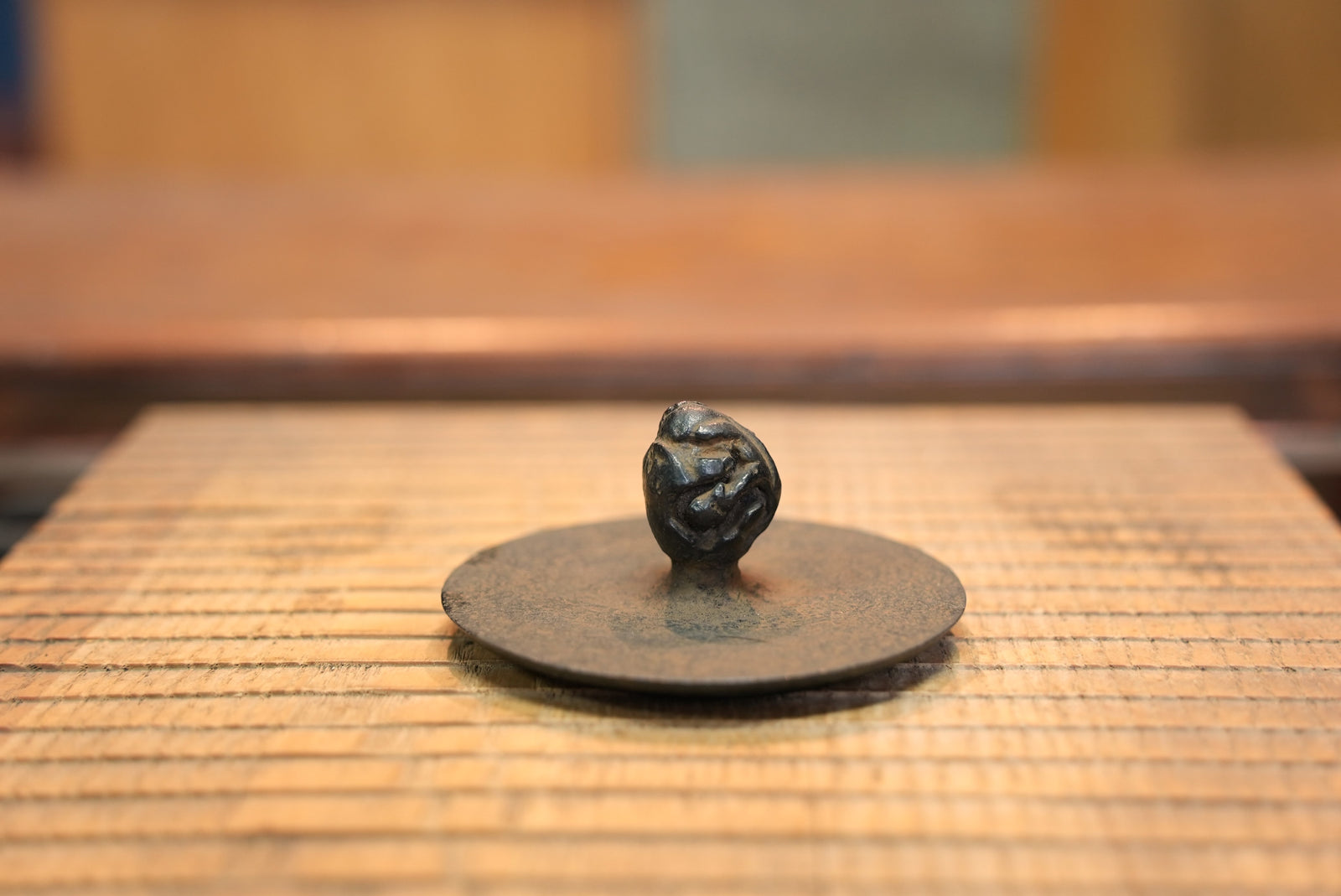 日本南部铁器铁瓶新宝珠山茶花1.4L 松鹿堂传统工艺士菊池真吾制作– OITOMI