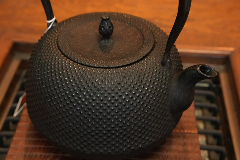 Nambu Ironware, Japanese cast Iron Kettle Tetsubin, MARU NAMBU ARARE 1.8L, Seiryudo  by Traditional Craftsman Mitsumasa Oikawa