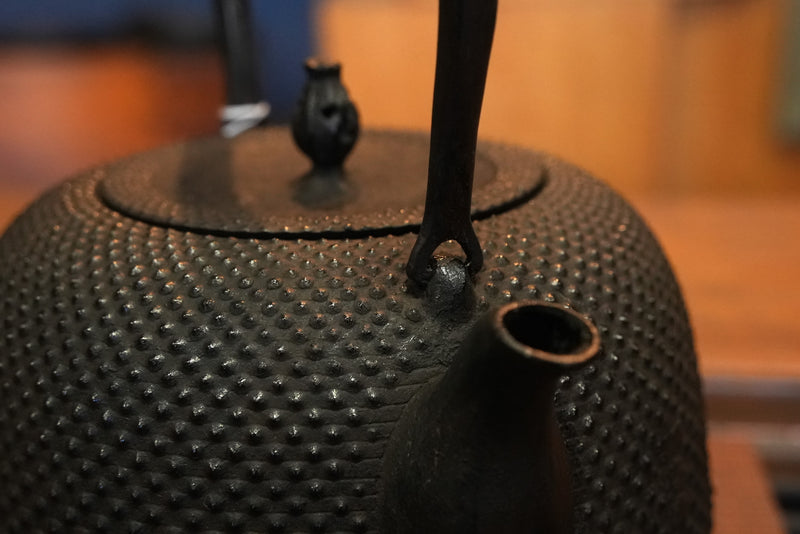 Nambu Ironware, Japanese cast Iron Kettle Tetsubin, MARU NAMBU ARARE 1.8L, Seiryudo  by Traditional Craftsman Mitsumasa Oikawa