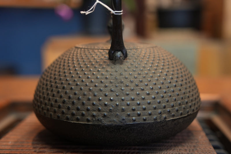 日本南部鐵器 鐵瓶 寶珠形 霰 1.4L 松鹿堂 傳統工藝士 菊池真吾製作
