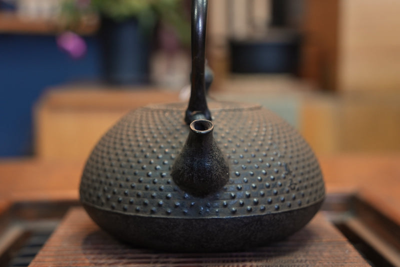 日本南部铁器 铁瓶 宝珠形 霰 1.4L 松鹿堂 传统工艺士 菊池真吾制作