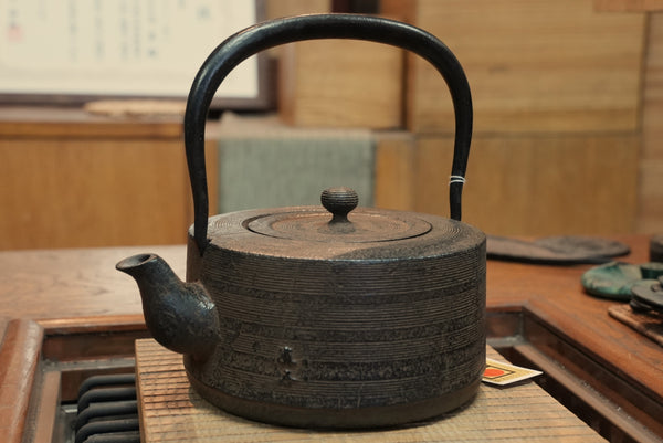 日本南部鐵器 鐵瓶 肩糸目 1.4L 松鹿堂 傳統工藝士 菊池真吾製作