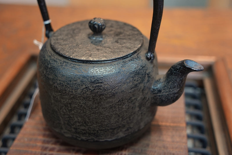 日本南部铁器 铁瓶 枣形 肌（铸造表面） 1.5L 松鹿堂 传统工艺士 菊池真吾制作