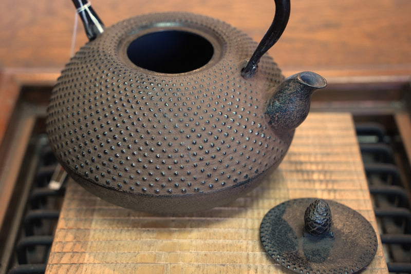 Nambu Ironware, Iron Kettle, SHIN-HOUJYU ARARE, 1.4L, Shokado  by Traditional Craftsman Shingo Kikuchi