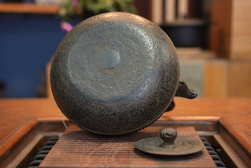 Nambu Ironware, Iron Kettle, SHIN-HOUJYU‐DAI ARARE, 2.0L, Shokado  by Traditional Craftsman Shingo Kikuchi