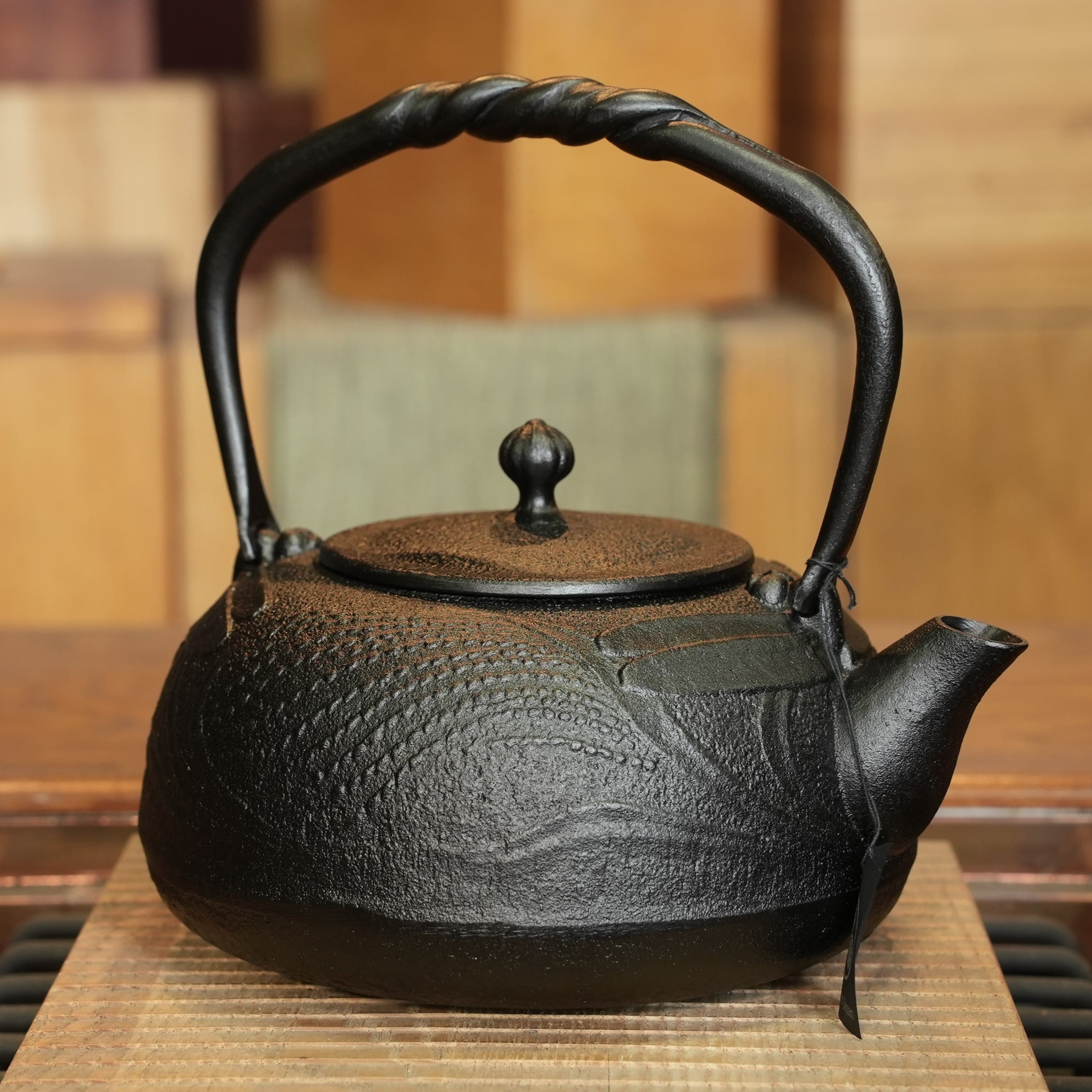 鋳鉄製 火鉢 涼炉　鉄瓶用 通気孔付き 鋳鉄製 火鉢 涼炉 鉄瓶用 通気孔付き
