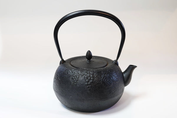 CAST IRON KETTLE(S) - TETSUBIN | AUTHENTIC JAPANESE NAMBU IRONWARE 